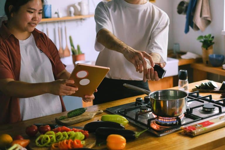 The Role of Technology in Shaping the Future of Home Cooking