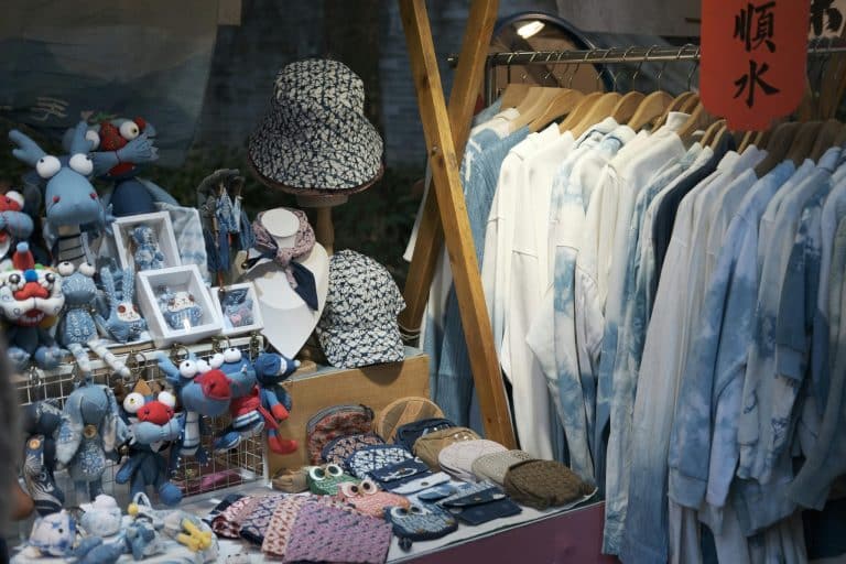 The Art of Shopping for Others: Gift Selection Psychology