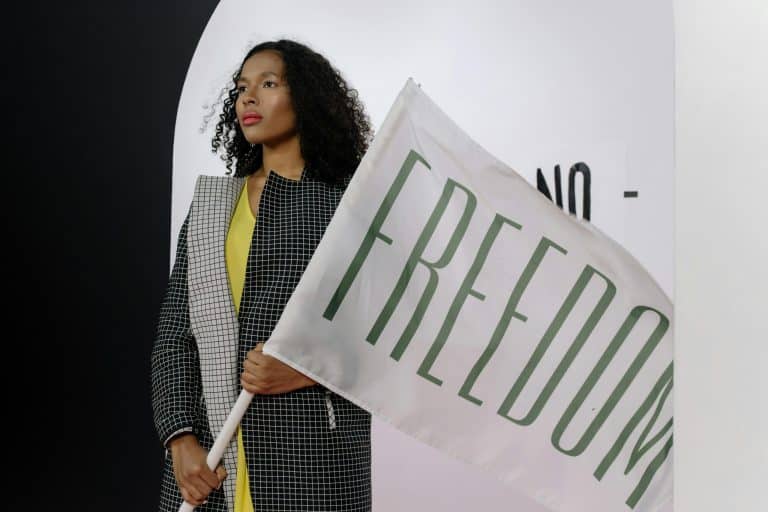 The Art of Accessorizing: Elevating Basic Outfits with Statement Pieces