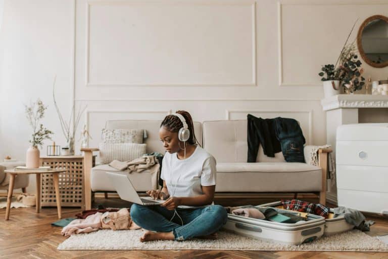 The Evolution of Travel Agencies: From Storefront to Digital Specialists