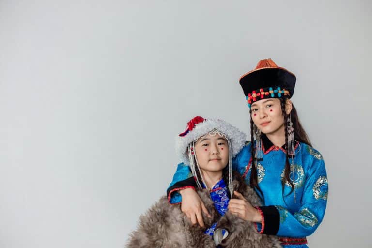 Food and Heritage: Expressing Cultural Identity Through Family Recipes